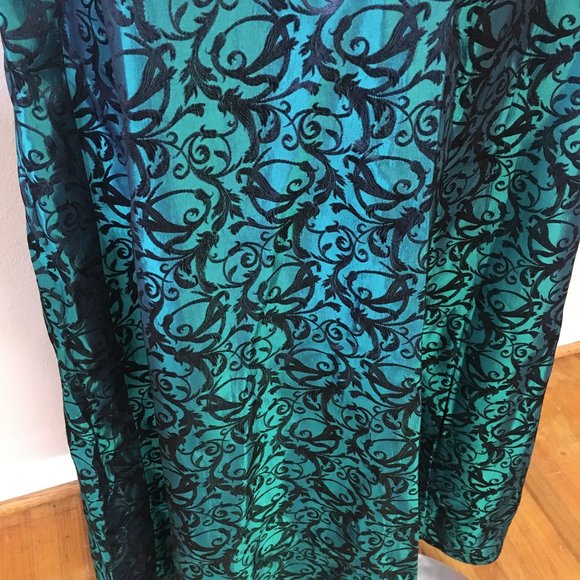 CLEARANCE -- JS collections Emerald Green Black patterned skirt - Picture 5 of 7